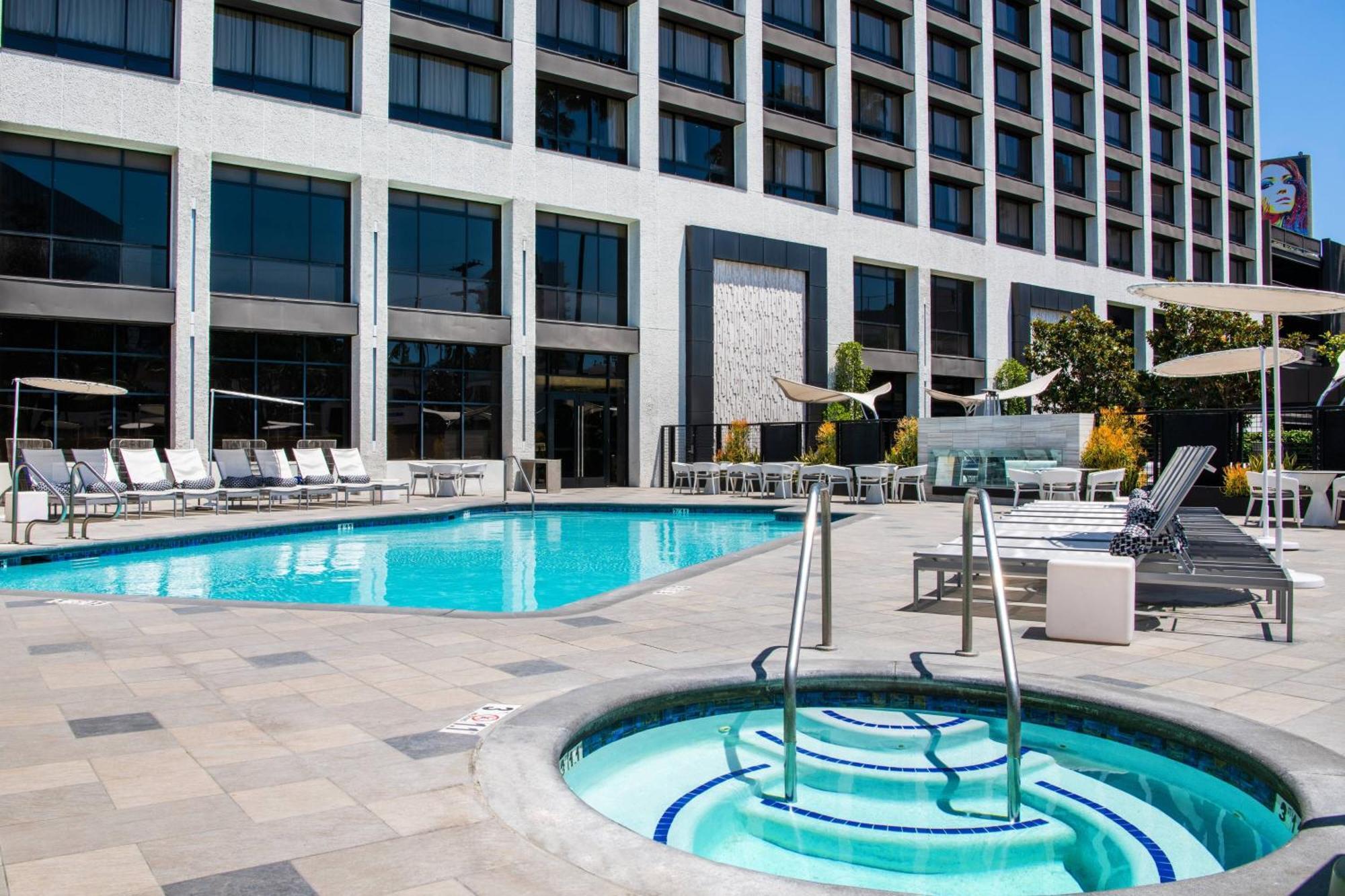 Beverly Hills Marriott Лос-Анджелес Экстерьер фото